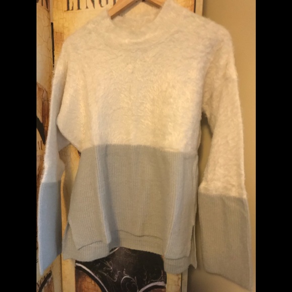 💥NEW💥 Gorgeous Mixed Media Sweater - Picture 2 of 3